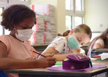 "Οι γονείς να μην οδηγούν τα παιδιά σε παρατυπία"