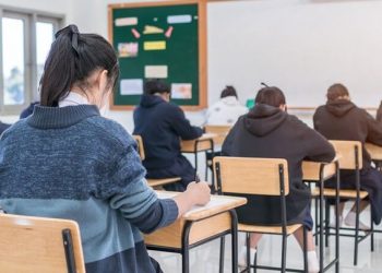 Mάσκες στα σχολεία: 91 εταιρίες κατέθεσαν προσφορά