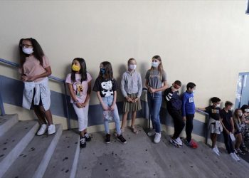 Κορωνοϊός: Τα παιδιά έχουν 44% λιγότερες πιθανότητες από τους ενήλικες να κολλήσουν