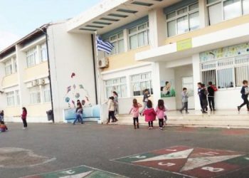 Ηράκλειο: Συγκεντρώνουν χρήματα για τεστ κορωνοϊού στους εκπαιδευτικούς – Μετά το λουκέτο στο δημοτικό στις Βουτες