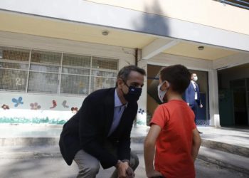 Μητσοτάκης σε μαθητές: «Φέτος εκτός από γράμματα θα μάθετε πώς να είστε υπεύθυνοι πολίτες»