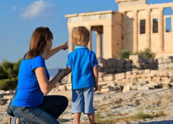Τουρισμός: μόνο 3 εκ. τουρίστες στην Ελλάδα έως τον Ιούλιο