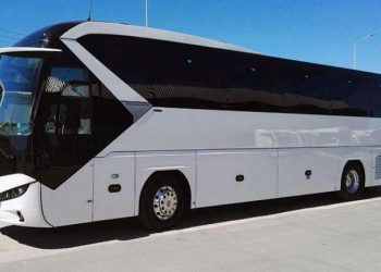 Συνεχίζουν την απεργία οι οδηγοί τουριστικών λεωφορείων