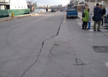 Χίος: Μεγάλη ρωγμή στην Προκυμαία προκάλεσε ο ισχυρός σεισμός (VIDEO)
