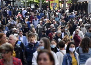 Κορωνοϊός: Επικίνδυνη η ανοσία της αγέλης, προειδοποιούν οι επιστήμονες