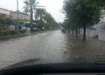 "Πνίγεται" το Ηράκλειο, τεράστια προβλήματα από τη βροχή (VIDEO)