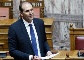 Βεσυρόπουλος: Ακατάσχετα τα αναδρομικά των συνταξιούχων