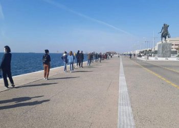 Θεσσαλονίκη: Στο 10% τα θετικά τεστ κορωνοϊού που κάνει ο ΕΟΔΥ στην παραλία