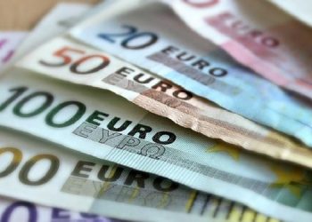 Εξετάζεται να δοθεί έκτακτη ενίσχυση στους μικροσυνταξιούχους τα Χριστούγεννα