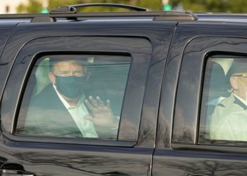 Ανεύθυνος ο Τραμπ: Βγήκε βόλτα για να δείξει ότι είναι καλά! (VIDEO)