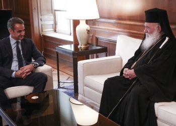 Μητσοτάκης σε Ιερώνυμο: Να τηρήσουμε τα μέτρα και να κάνουμε Χριστούγεννα με τις Εκκλησίες ανοιχτές