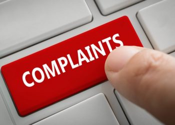 Ο Συνήγορος του Καταναλωτή ζητά μειώσεις χρεώσεων και προμηθειών από τις τράπεζες