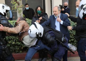 Πολυτεχνείο: Ενταση και προσαγωγές στο κέντρο της Αθήνας (VIDEO)