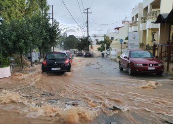 Εικόνες αποκάλυψης σε περιοχές του Ηρακλείου- Απίστευτος όγκος νερού, τεράστια τα προβλήματα (φωτογραφίες)