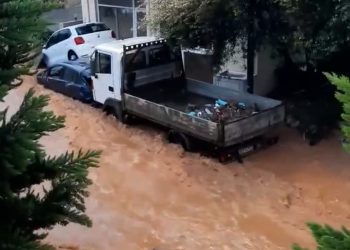 Τεράστιες καταστροφές στη Χερσόνησο – παρασύρθηκαν αυτοκίνητα, ανυπολόγιστες οι ζημιες! (VIDEOS+PHOTOS)