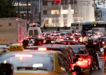 Lockdown: Απίστευτη κίνηση στην Αττική – πάνω από 2 ώρες κολλημένοι στο τιμόνι!