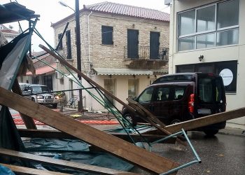 Ανεμοστρόβιλος σάρωσε τον Αστακό