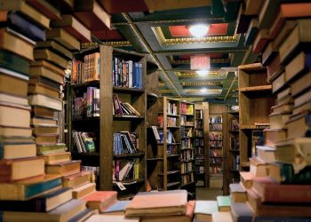 Oι εκδότες ζητούν ν' ανοίξουν τα βιβλιοπωλεία στις 7 Δεκεμβρίου