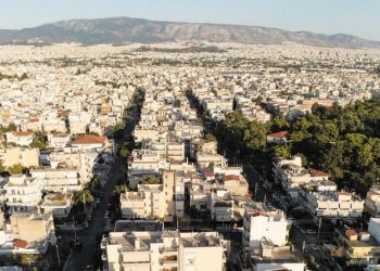Οι τράπεζες δίνουν φθηνά δάνεια για να πωλήσουν τα ακίνητά τους