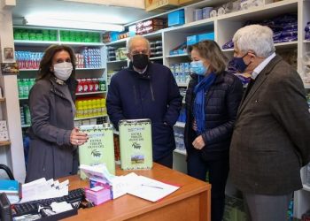 Ηρακλειο: Μάζεψαν το λάδι του Δήμου και το προσφέρουν δωρεάν (φωτογραφίες)