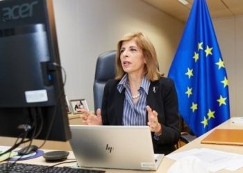 Επίτροπος Υγείας της ΕΕ: «Γυρίζουμε σελίδα στην πανδημία»