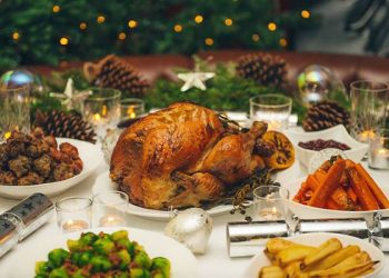 SMS για τα τραπέζια Χριστουγέννων και Πρωτοχρονιάς -Με τον κωδικό 6 οι μετακινήσεις