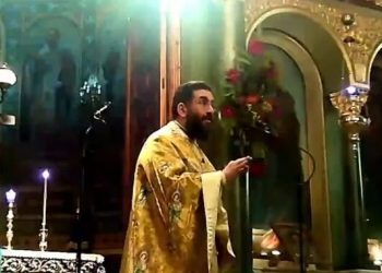 Ιερέας έβγαλε εκτός ναού όσους δεν φορούσαν μάσκα: «Αντιρρησίες σπίτι σας, όχι εδώ» (VIDEO)