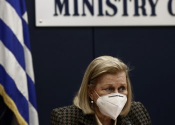 Εμβολιασμοί: Γιατί επιλέχθηκαν οι άνω των 85 ετών – Τι ισχύει με εγκύους