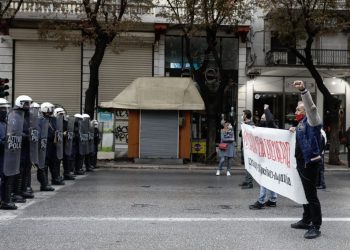 Χρυσοχοΐδης: Τι αλλάζει στην αστυνόμευση των διαδηλώσεων – Κάμερες και τέλος τα χημικά