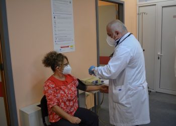 Οι εμβολιασμοί σε ΠΑΓΝΗ και νοσοκομείο Χανίων – Συνεχίζεται η διαδικασία (φωτογραφίες)