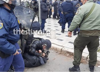Θεσσαλονίκη: Ένταση και προσαγωγές στο φοιτητικό συλλαλητήριο (VIDEO)