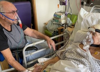 Κορωνοϊός: Το τελευταίο αντίο ενός ζευγαριού που «χώρισε» η πανδημία μετά από 50 χρόνια