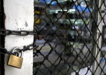 Εμπορικοί σύλλογοι: "Να ανοίξει η αγορά της Κρήτης"