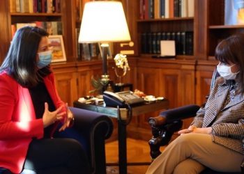 Συνάντηση Σακελλαροπούλου – Κεραμέως: Άνοιγμα σχολείων και αλλαγές στην ανώτατη εκπαίδευση στο επίκεντρο