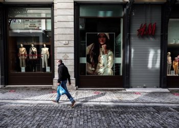 Μέσα στην εβδομάδα «κλειδώνουν» οι ημερομηνίες για λιανεμπόριο και σχολεία