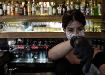 Καταβάλλονται Δώρο Χριστουγέννων και αποζημίωση ειδικού σκοπού σε 662.123 δικαιούχους