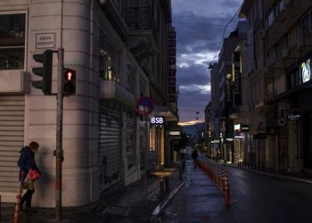 Lockdown: Σε ισχύ η απαγόρευση κυκλοφορίας σε Αττική και Θεσσαλονίκη