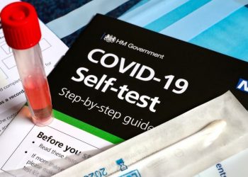 Οι φαρμακοποιοί αρνούνται να παραλάβουν τα self tests – "Ας πάνε στα σούπερ μάρκετ", λέει ο Λουράντος