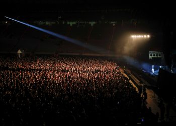 Ισπανία: Με μάσκες και αρνητικό τεστ, 5.000 άνθρωποι συμμετείχαν σε ροκ συναυλία