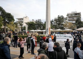 Εξαδάκτυλος: Δεν μπορεί να λέμε στην κηδεία έως 9 άτομα και στην πορεία να είναι 9.000