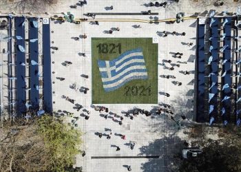 Live από το Σύνταγμα: Η μεγαλοπρεπής στρατιωτική παρέλαση για τα 200 χρόνια από την 25η Μαρτίου 1821