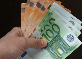 Επίδομα 400 ευρώ: Γιατί κόπηκαν 30.000 επιστήμονες