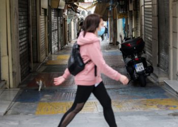 Επίδομα 534 ευρώ και αναστολές συμβάσεων εργασίας: Τι προβλέπει η απόφαση για τον Μάρτιο