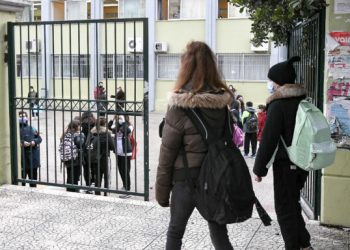Lockdown: Τα σενάρια για το άνοιγμα των σχολείων και την παράταση του σχολικού έτους