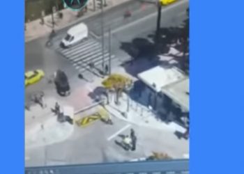 VIDEO: Καρέ καρέ η στιγμή του τροχαίου έξω από τη Βουλή
