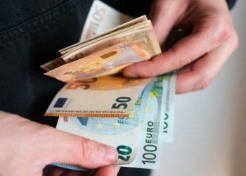 Ποιοι αναμένεται να πάρουν μεγαλύτερη επιστροφή φόρου το 2021