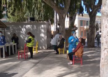 Θέμα voucherergasia.gr: Ουρές για rapid test στο κέντρο του Ηρακλείου (φωτογραφίες)