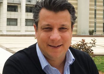 Μανώλης Δερμιτζάκης: Γιατί λέει «ναι» στο «Πασχα στο χωριο»