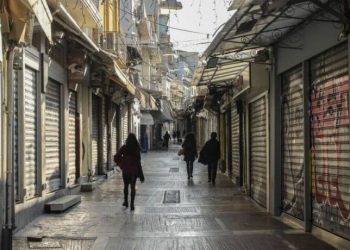 Lockdown : Τι αλλάζει στις μετακινήσεις από το Σάββατο – Πώς θα ψωνίζουμε από Δευτέρα