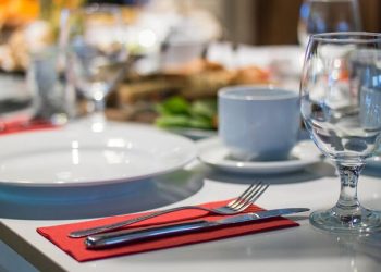 Εστίαση: Στρώνουν τραπέζια οι επιχειρήσεις στις 3 Μάϊου